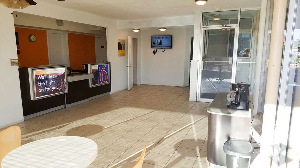 Motel 6 霍布斯 内观 照片